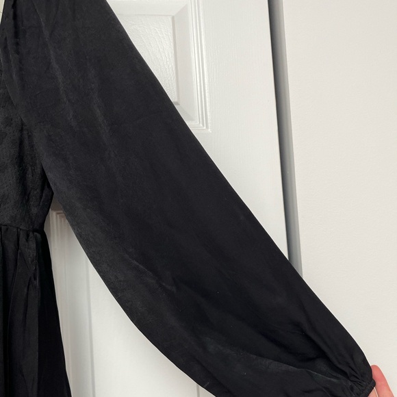 Elegant black dress - Picture 5 of 6